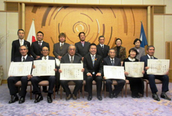 農林水産功労賞・奨励賞受賞者との記念撮影
