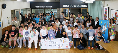 やまなみ工房の皆さまとの集合写真