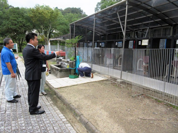 動物保護管理センターの視察の様子