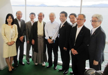 関西広域連合の皆さんと琵琶湖視察する様子