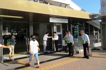 草津駅東口で緑の募金活動に参加