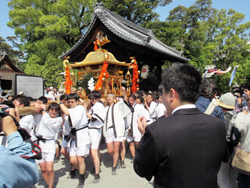 「例大祭」を視察