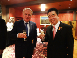 フランス外相のジャン＝マルク・エロー夫妻主催の「アール・ブリュットをテーマにした晩餐会」（於：東京・在日フランス大使館）にご招待をうけ、出席
