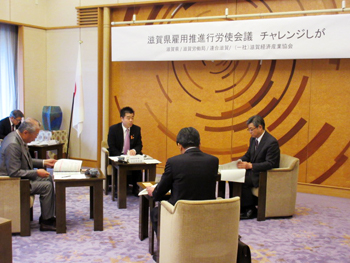 雇用推進行労使会議に出席