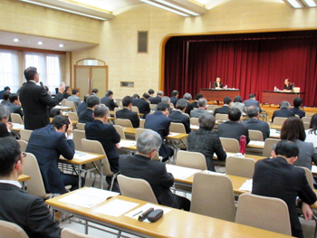 県職員の部長・次長級を対象にした研修に出席