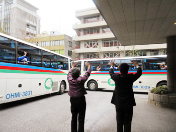 全国障害者スポーツ大会「紀の国わかやま大会」滋賀県選手団結団・壮行式で選手・役員をお見送り