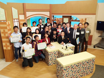びわ湖放送スタッフの皆さんと記念写真