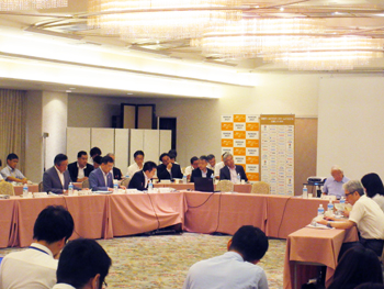 三日月知事が関西広域連合の会合に出席する様子。