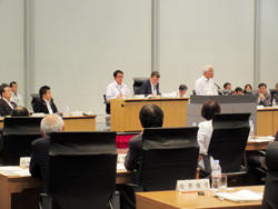 三日月知事が広域連合議会の7月臨時会に出席する様子。