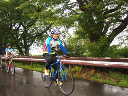 サイクリングを体験した知事