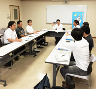 滋賀プラス・サイクル推進協議会の皆さんと意見交換をした知事