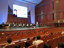 「びわ湖ホール音楽会へ出かけよう!」でご挨拶をする知事