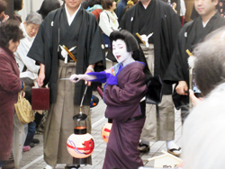 子ども役者の渡り道中の様子