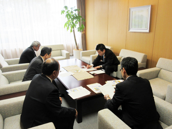 全国市町村国際文化研修所を視察
