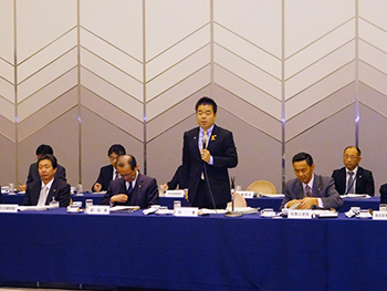 県市行政会議での発言する様子
