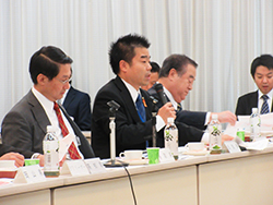 「次世代育成支援対策プロジェクトチーム」の会合にも出席