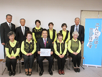 「草津ほほえみの会」の皆さんとの集合写真