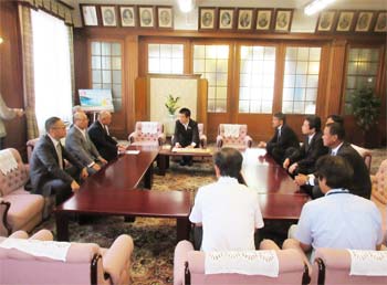 議会、市長や町長、民間事業者などの各関係者の皆様との意見交換