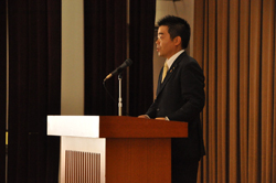 職員への訓示、県議会へのご挨拶、県政経営会議、記者会見をこなす様子