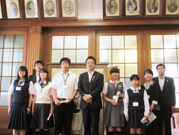 根室市の中学生5名が知事室を訪問