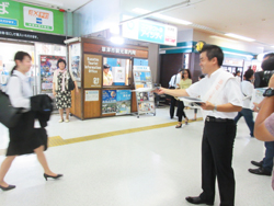 「夏季節電」の街頭呼びかけ活動