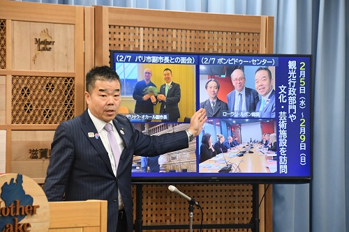 会見の様子