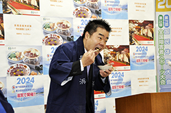 天然マガモを食する様子