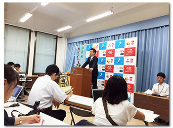 記者会見の様子