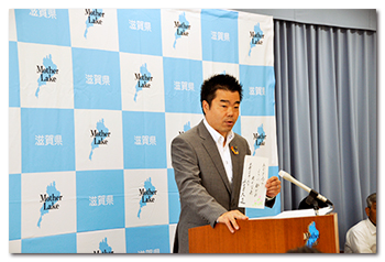 記者会見の様子