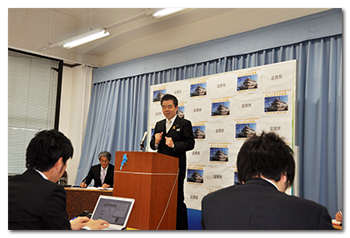記者会見の様子