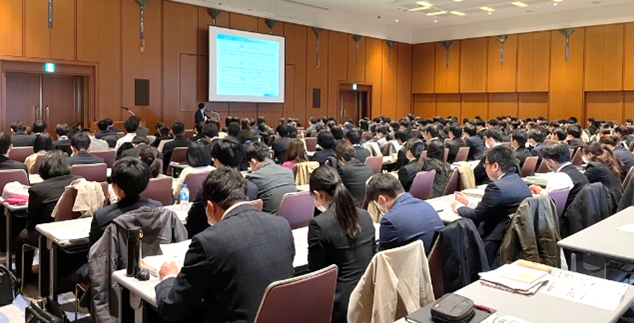 新規採用職員研修・歓迎会の様子1