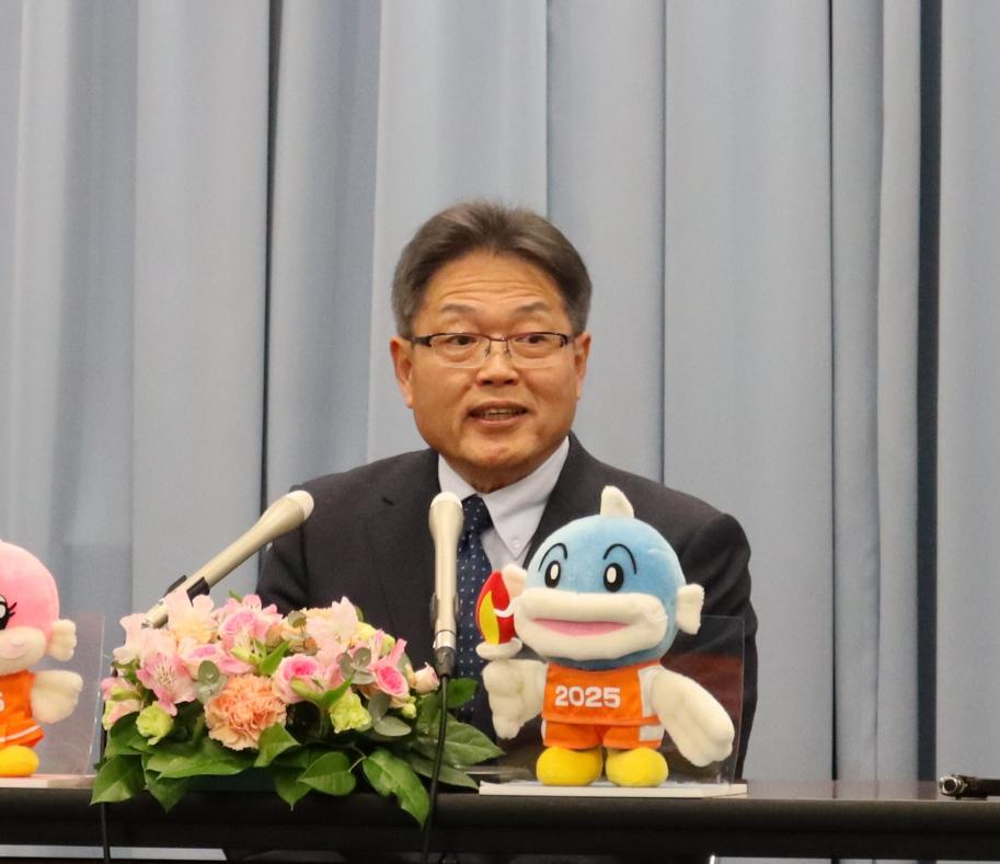 会見する東副知事
