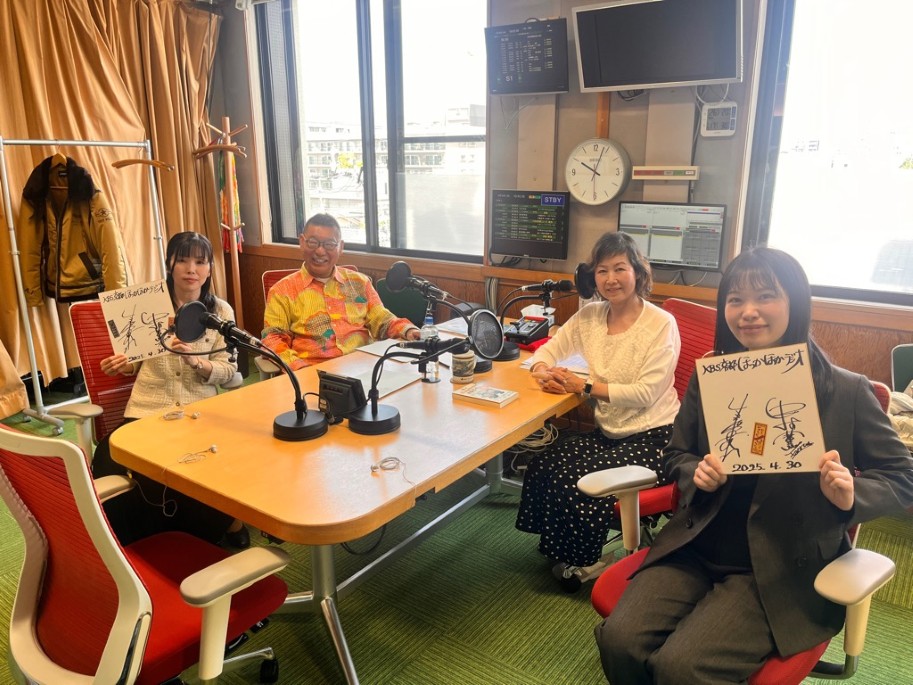 出演を終えた2人。